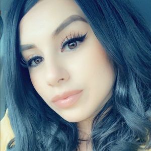 Meet your Posher, Monica